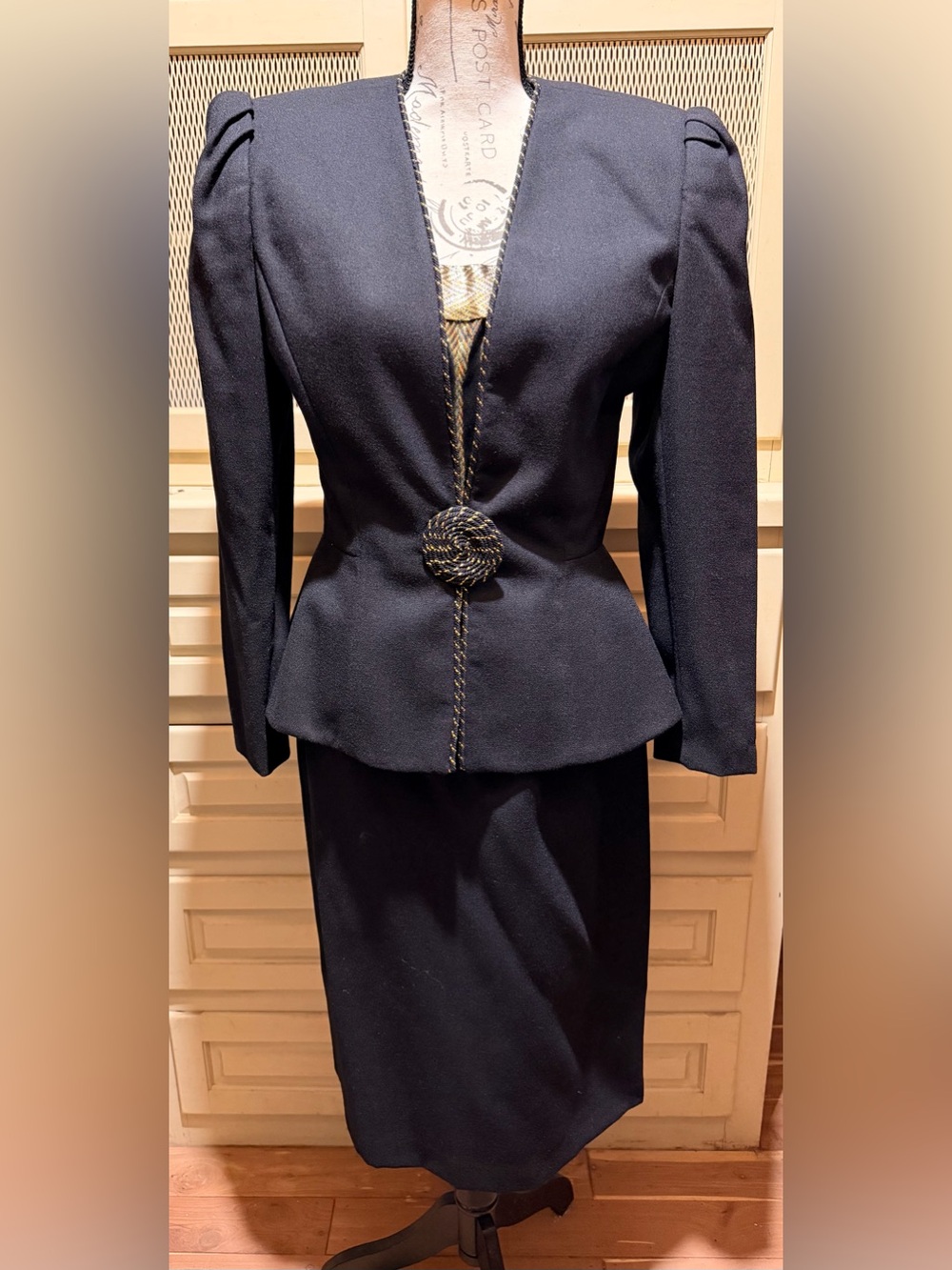 VTG Kasper Nights 3 Pc Peplum Skirt Set Gold Chevron Blouse Black